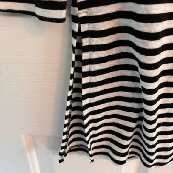Old Navy Black and white striped tunic top. Size Small Petite - Picture 2 of 4